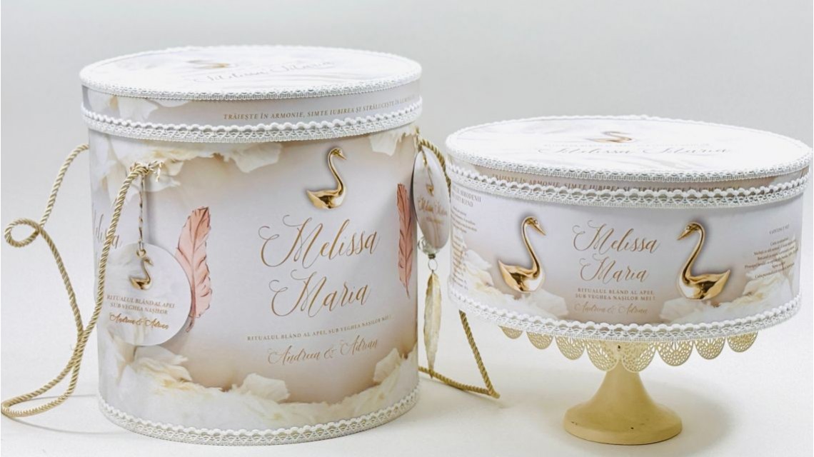 SET PRIMA BĂIȚĂ DUPĂ BOTEZ Ritualul blând al apei vegheat de nași Swan Feather 48